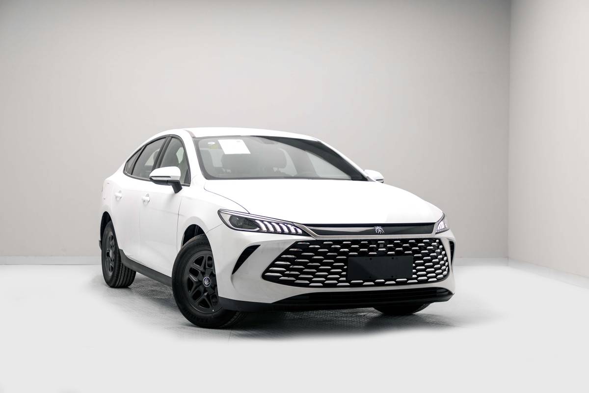 BYD Qin Plus DM-i white front export