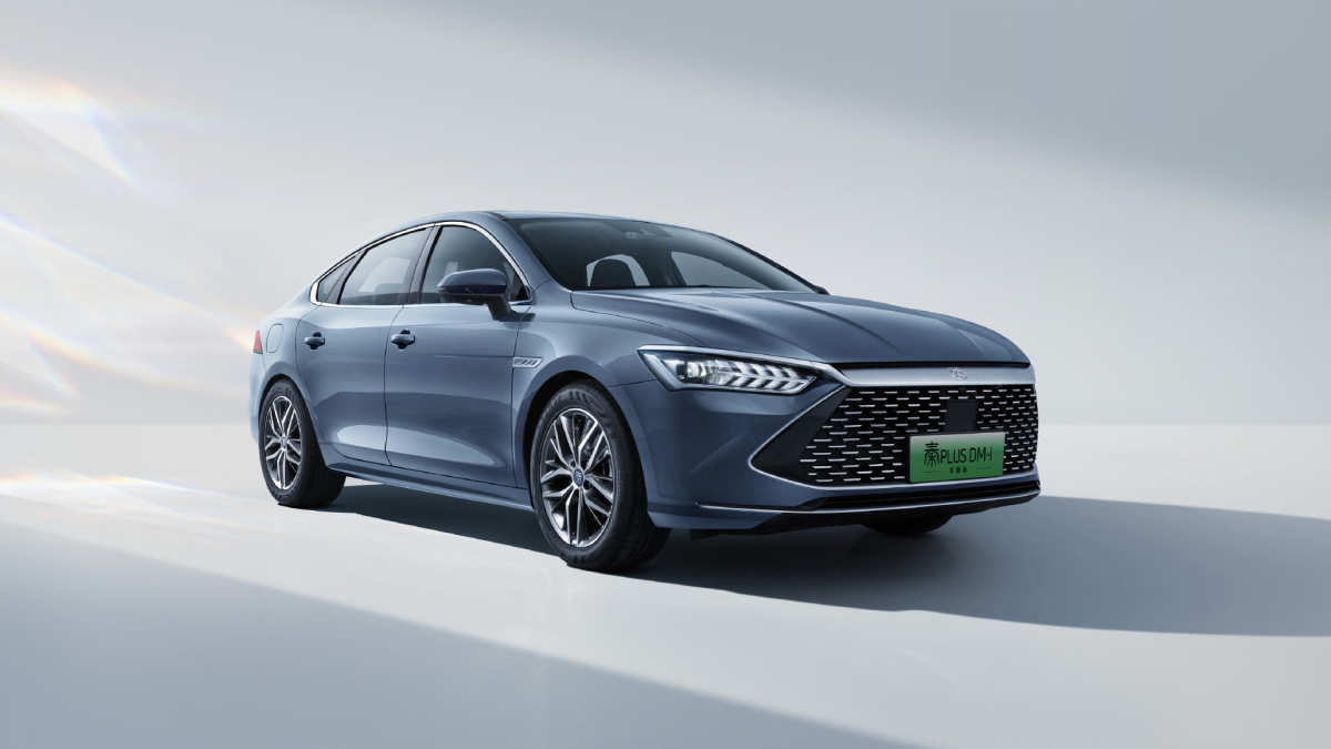 BYD Qin Plus DM-i white side rear